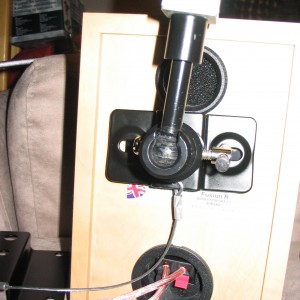 Kaiuttimen diy kattoteline