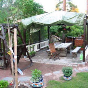 Grillikatos ja laatoitus