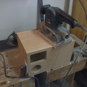 AW-6i kaiuttimien rakennusta McIce HTPC -järjestelmään