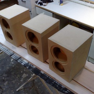 AW-6i kaiuttimien rakennusta McIce HTPC -järjestelmään