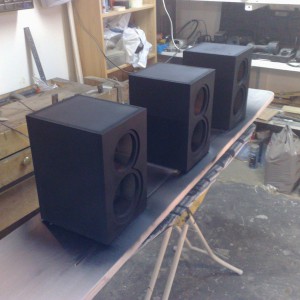 AW-6i kaiuttimien rakennusta McIce HTPC -järjestelmään