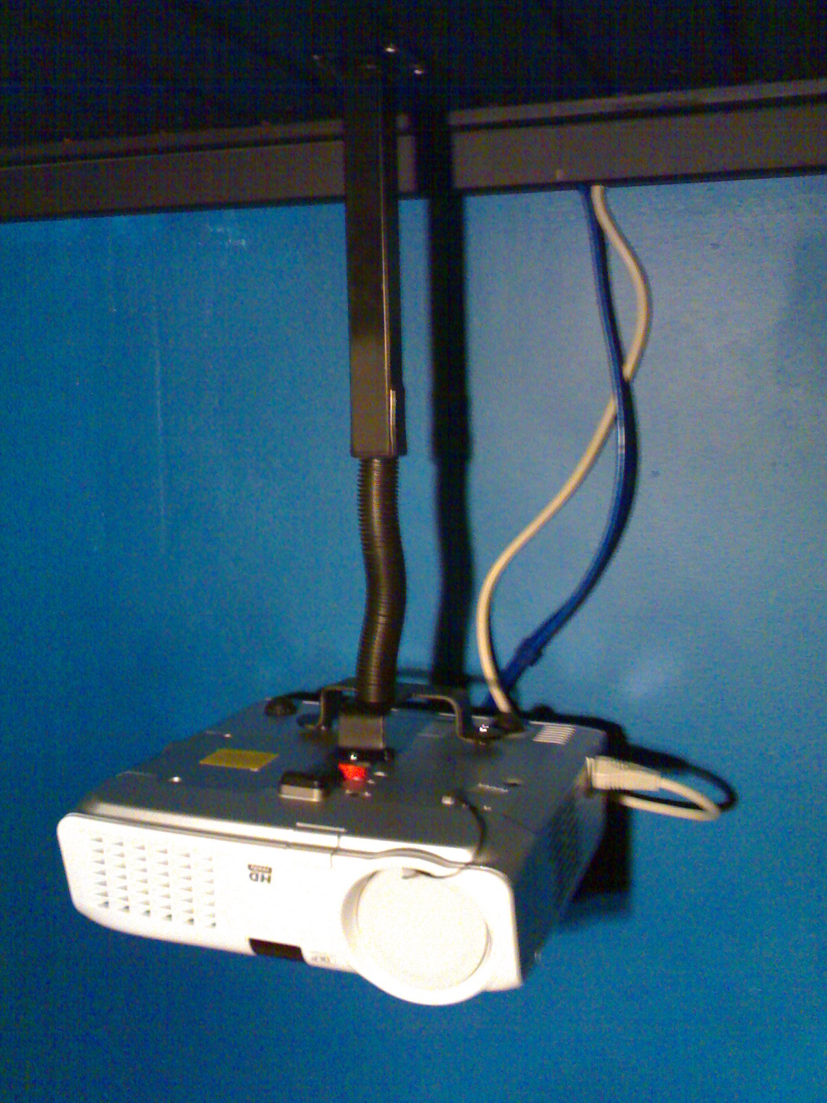 10 m2 leffahuone - Projektorin kiinnitys