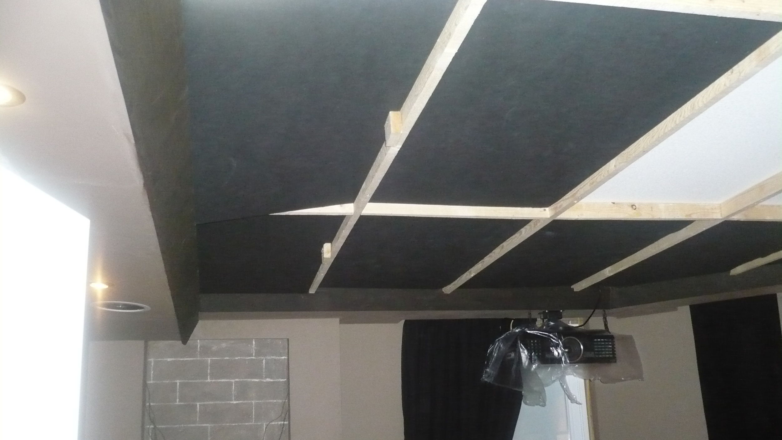 akustiikkakaton asennusta