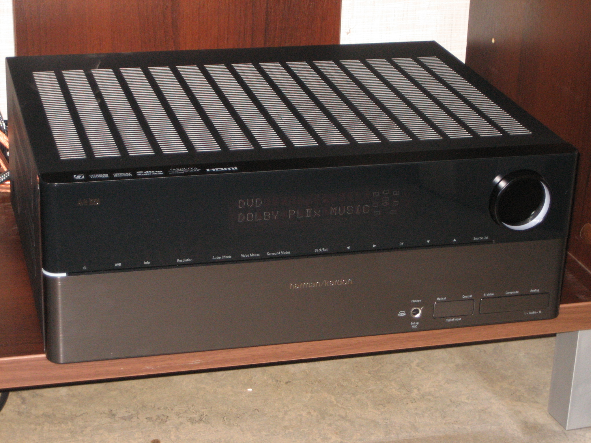 AVR 225