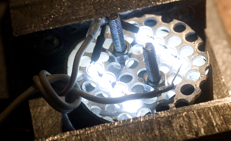 DIY-ledvalot romusta.