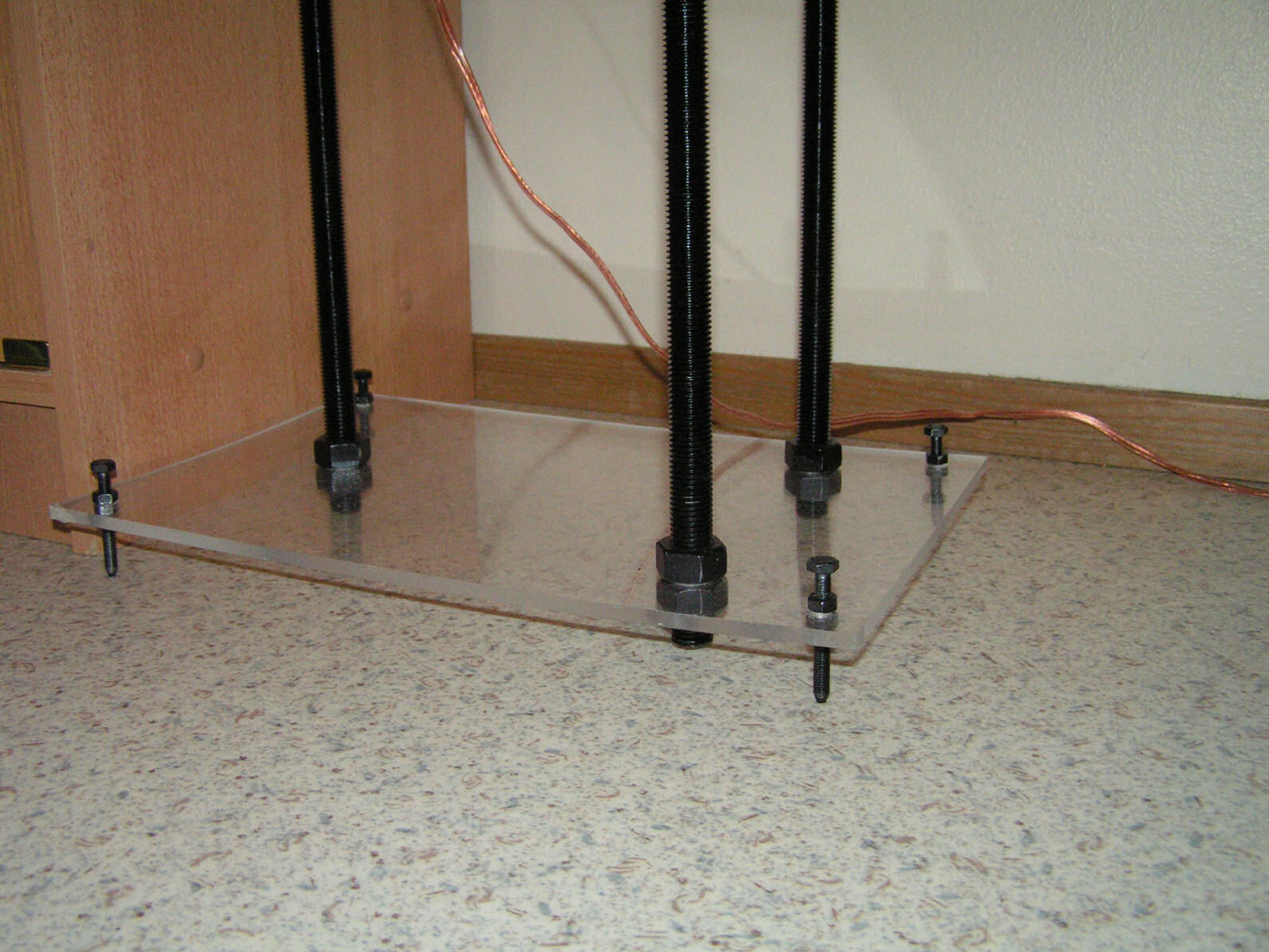 DIY pleksijalustat Wharfejen alla