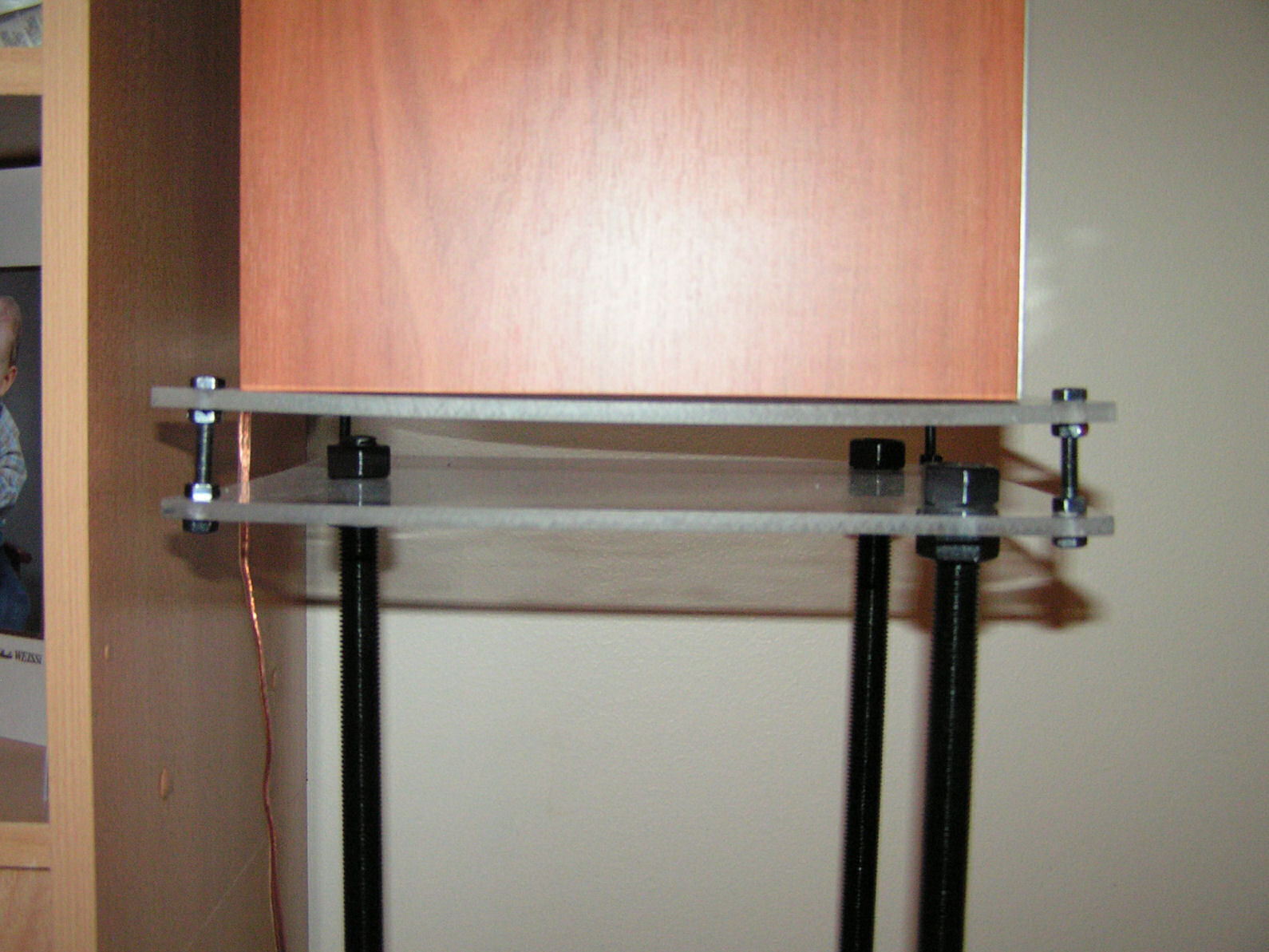 DIY pleksijalustat Wharfejen alla