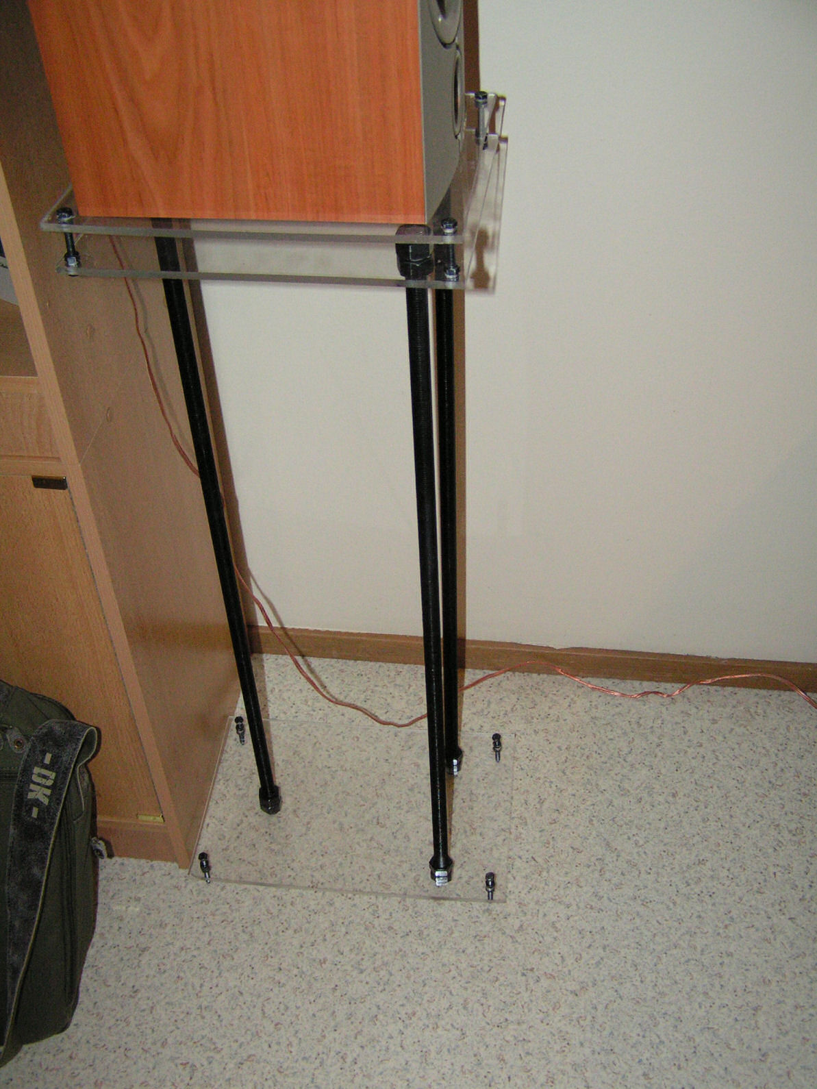 DIY pleksijalustat Wharfejen alla