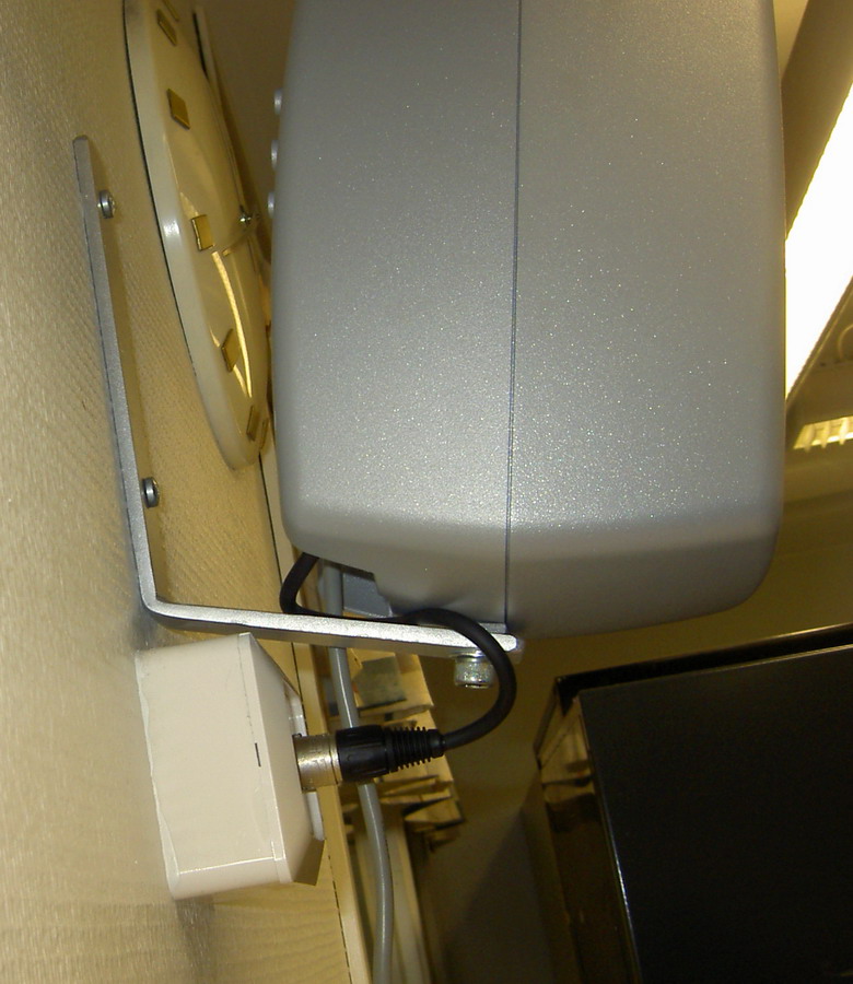 DIY-seinäkiinnike Genelecille