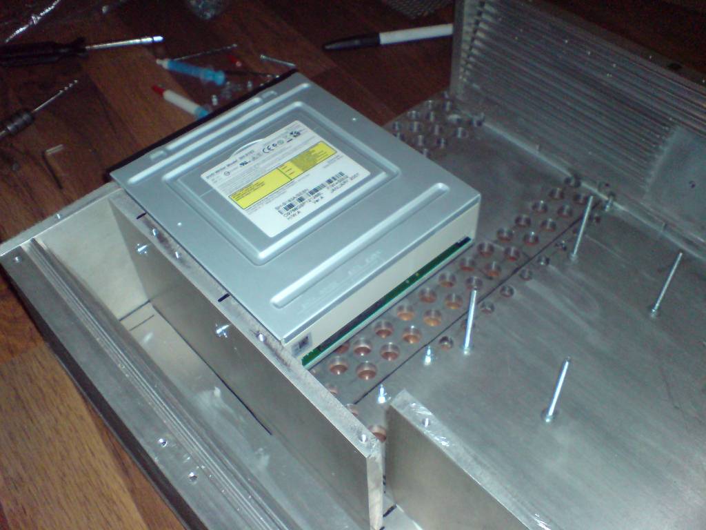 DVD-RW_aseman_kiinnitys