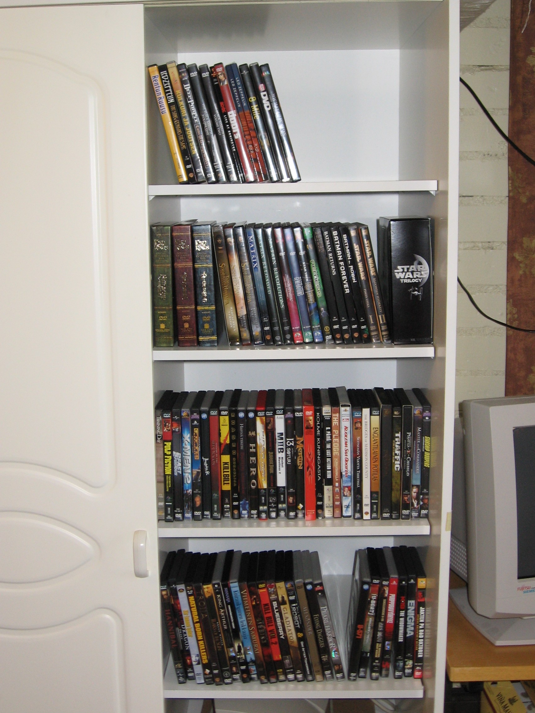 Elokuvakellari - takaseinä