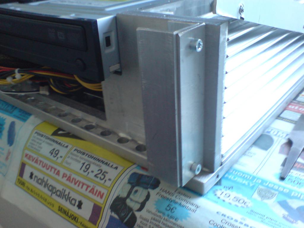 Etupaneelin_kiinnitys