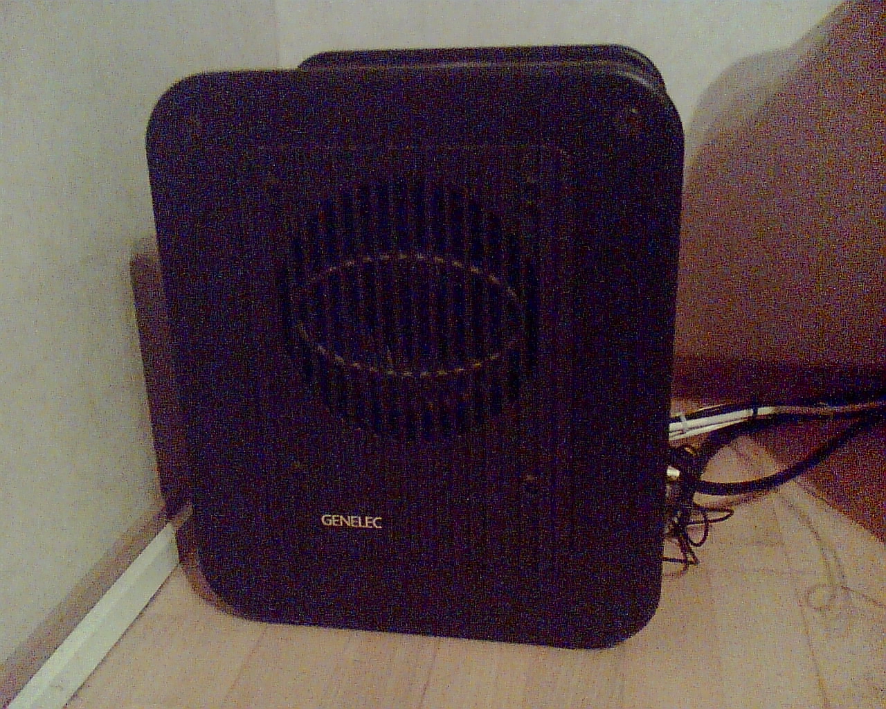 Genelec subi