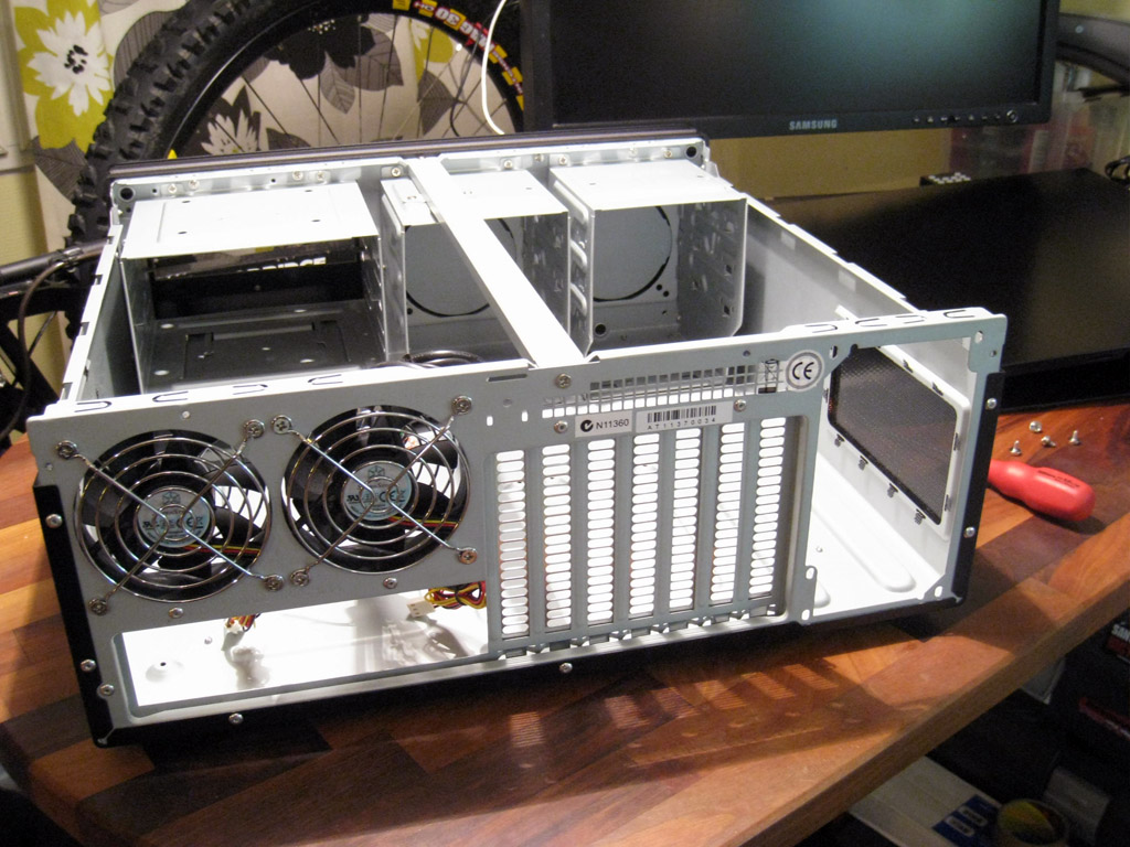 HTPC-projekti - Silverstone LC10b-e