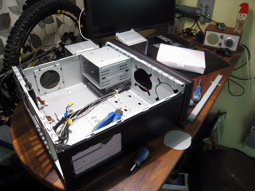 HTPC-projekti - Silverstone LC10b-e