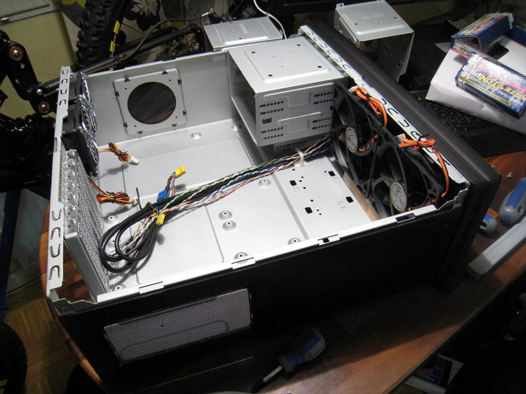 HTPC-projekti - Silverstone LC10b-e