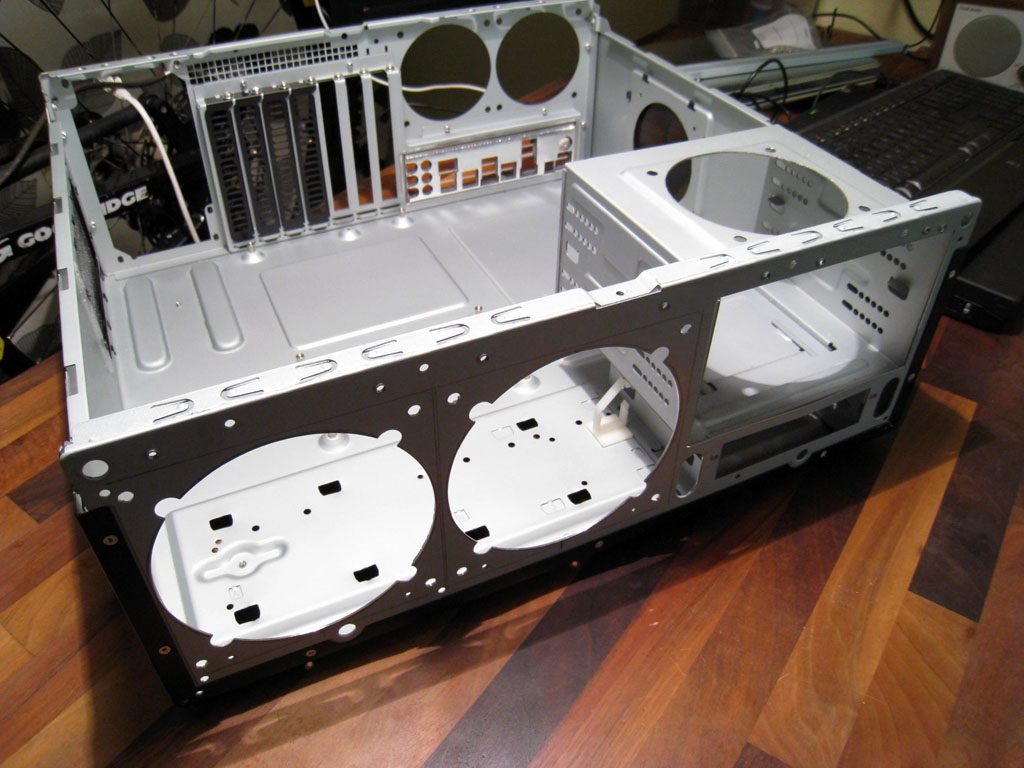 HTPC-projekti - Silverstone LC10b-e