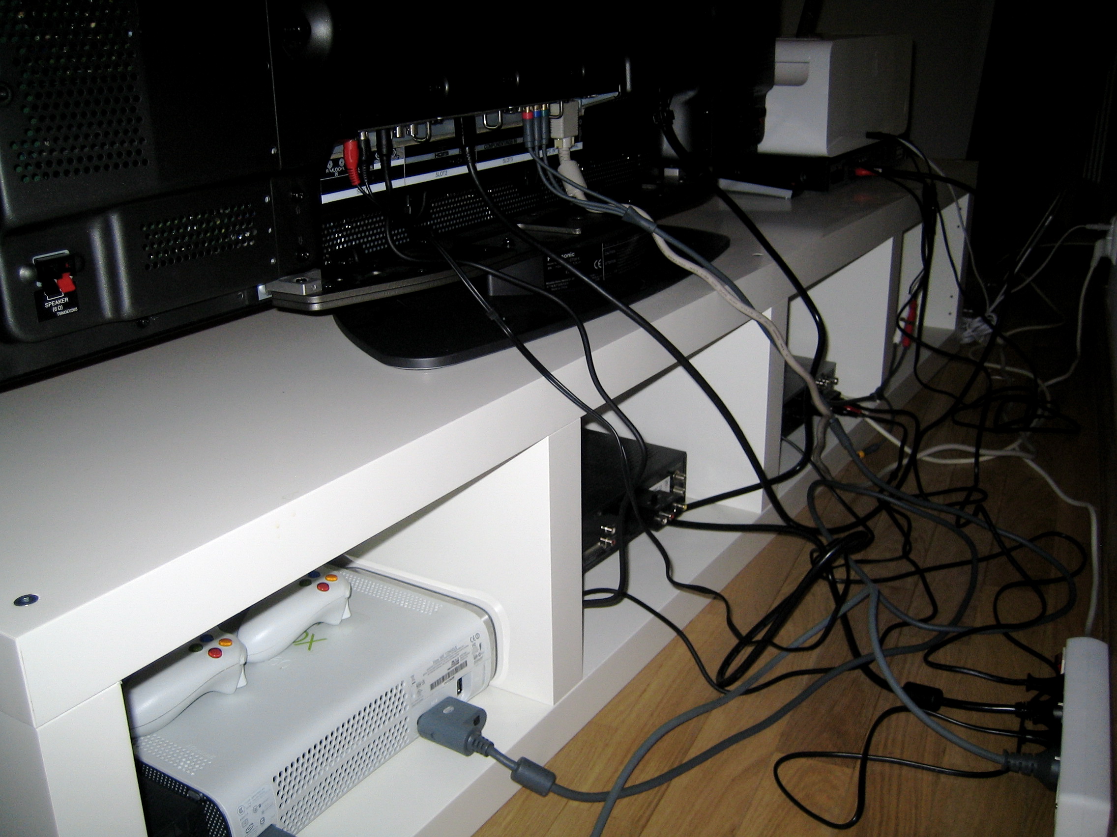 Johtojen asentaminen