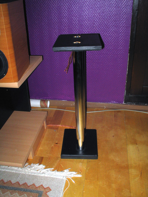 kaiutinjalusta valmis