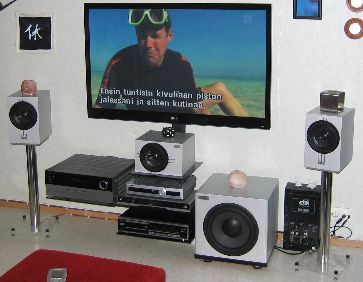 Laitteet seinälle tasosta...