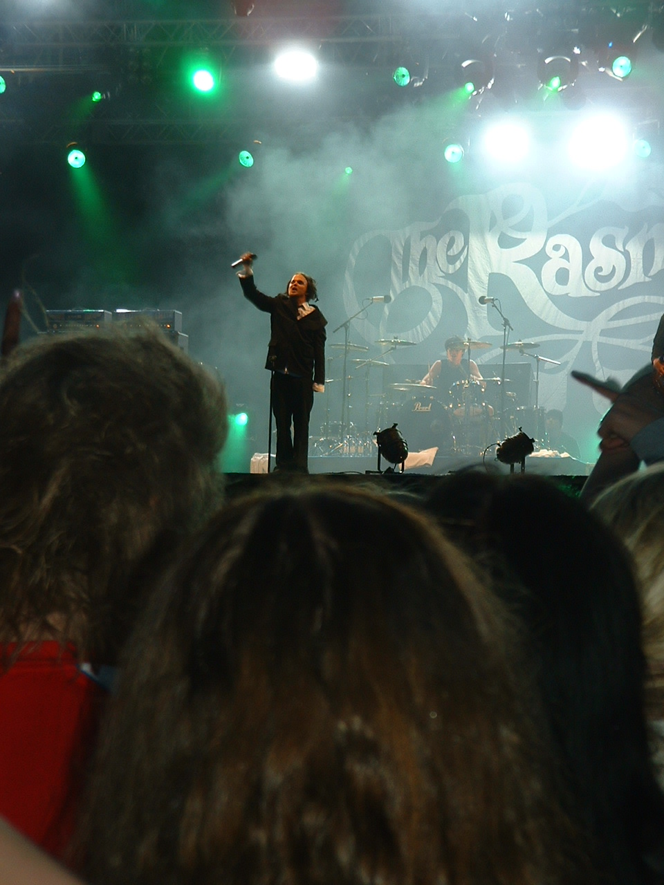 Lauri huudattaa yleisöä