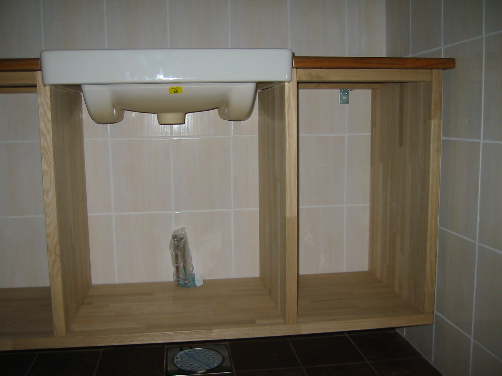 Liimapuulevy askartelua