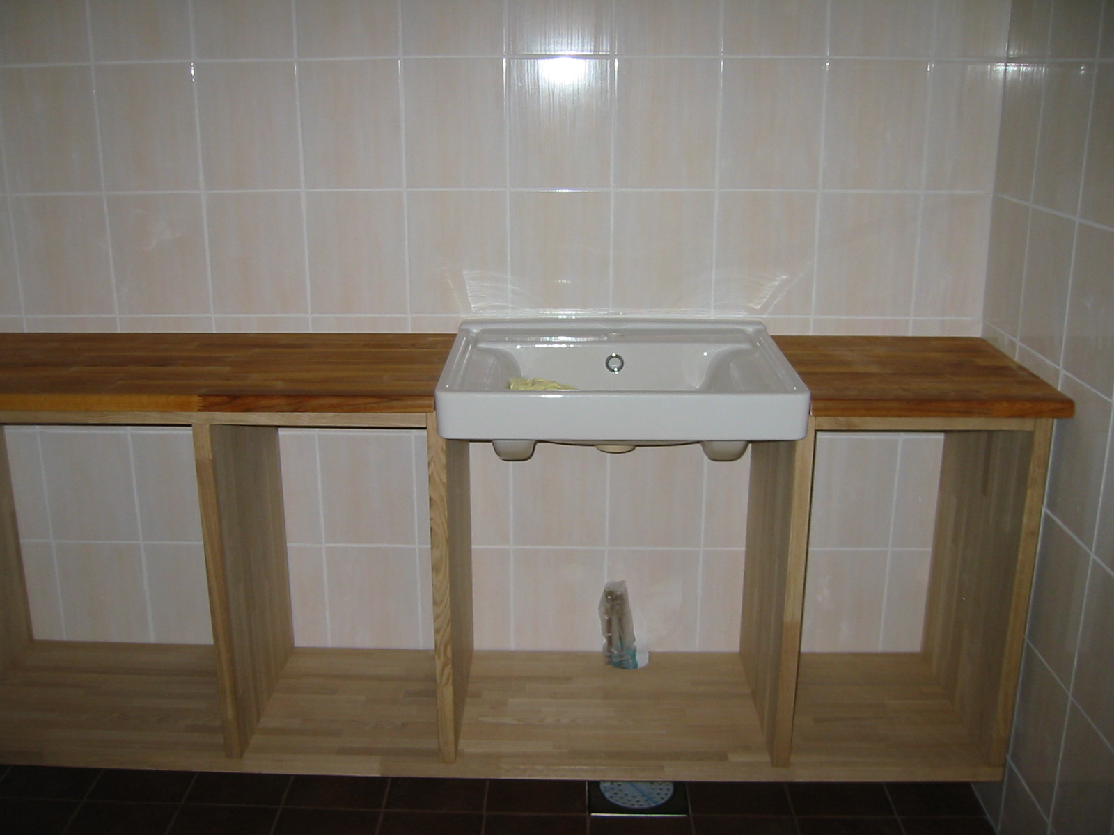 Liimapuulevy askartelua