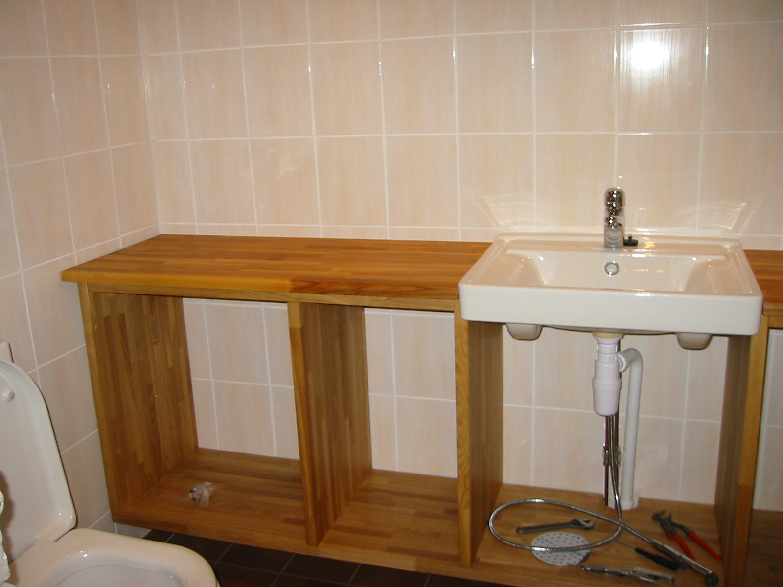 Liimapuulevy askartelua