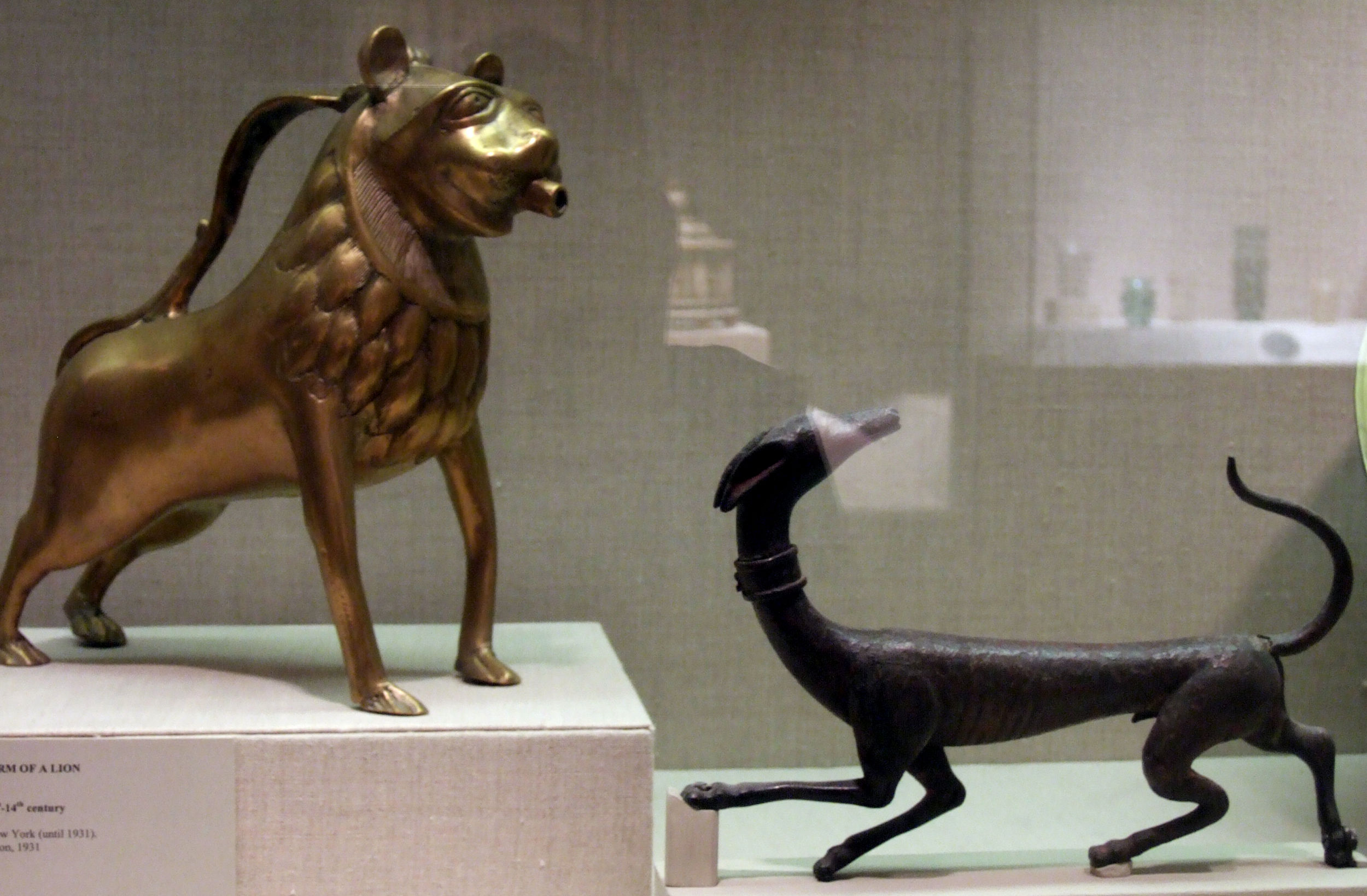 Met_leijona_ja_koirakannuja