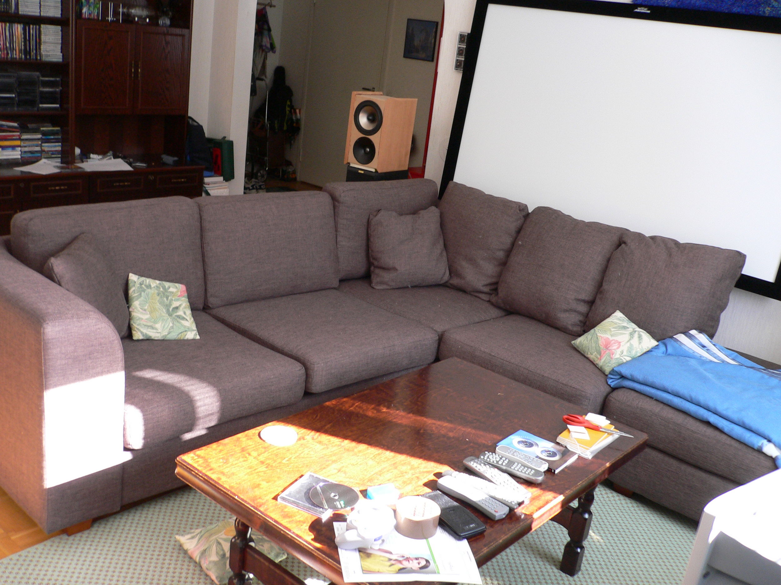 Olohuoneen uusi sohva