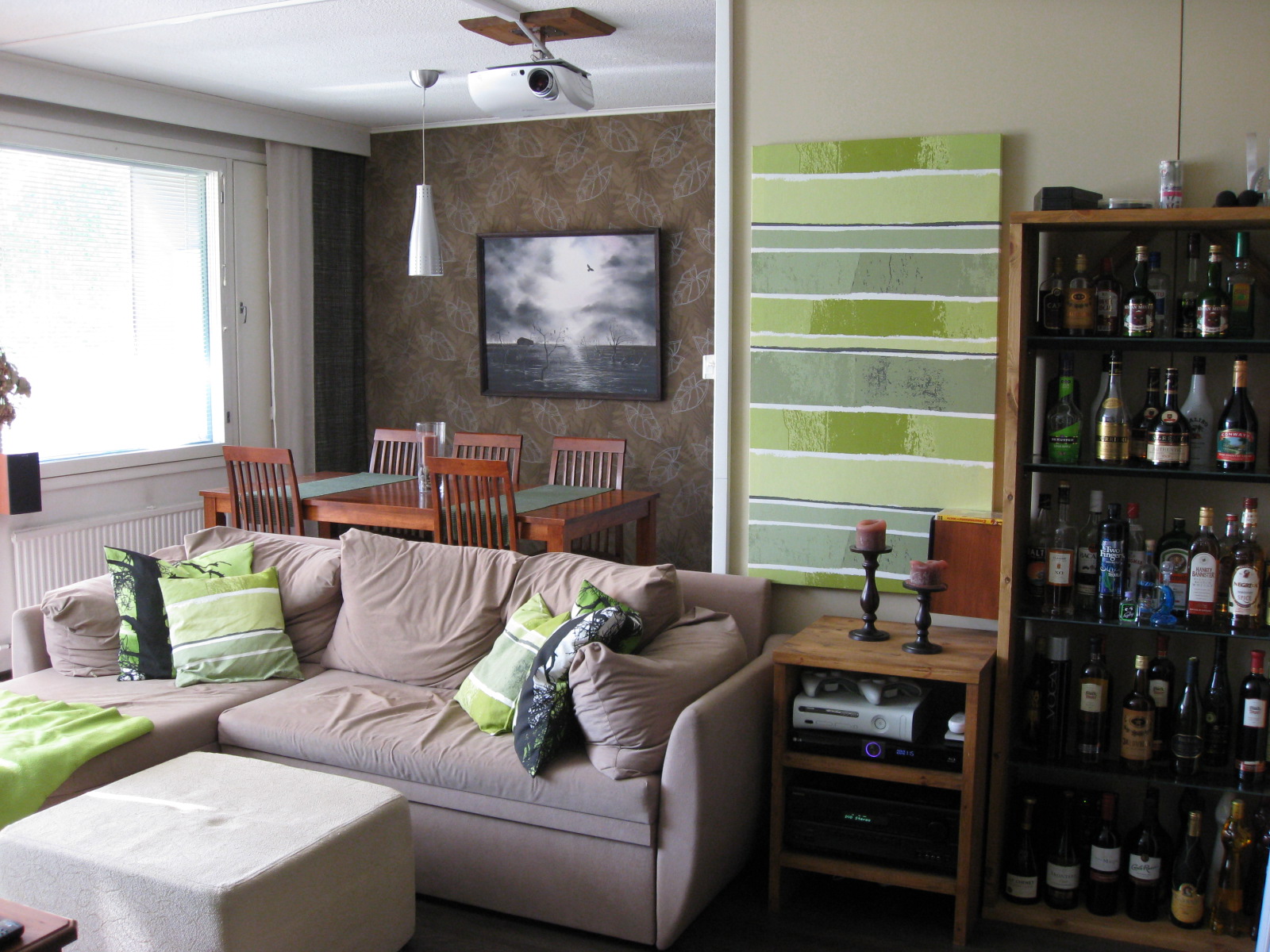 olohuonetta/ruokailutilaa