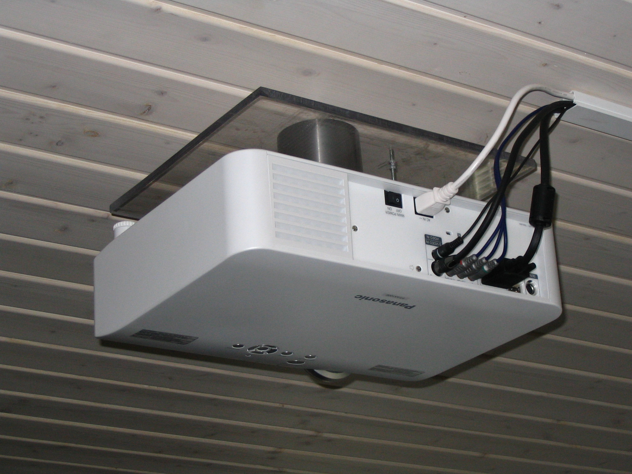 Panasonic_AX-100_takaa