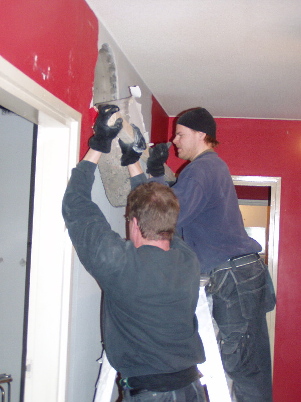 Projektorireiän teko