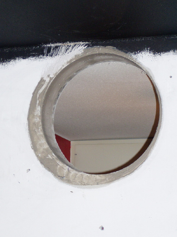 Projektorireiän teko