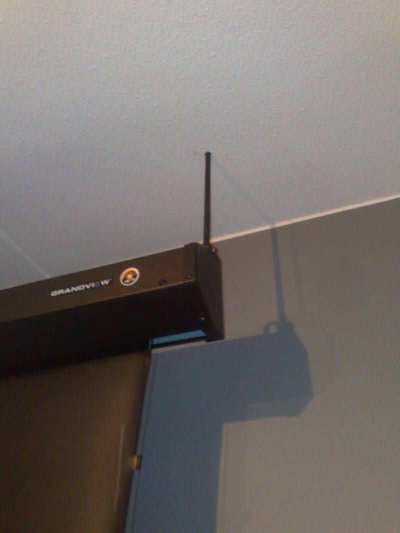 Screenin kiinitys kattoon