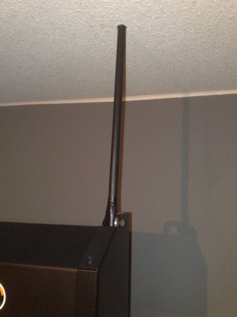 Screenin kiinitys kattoon