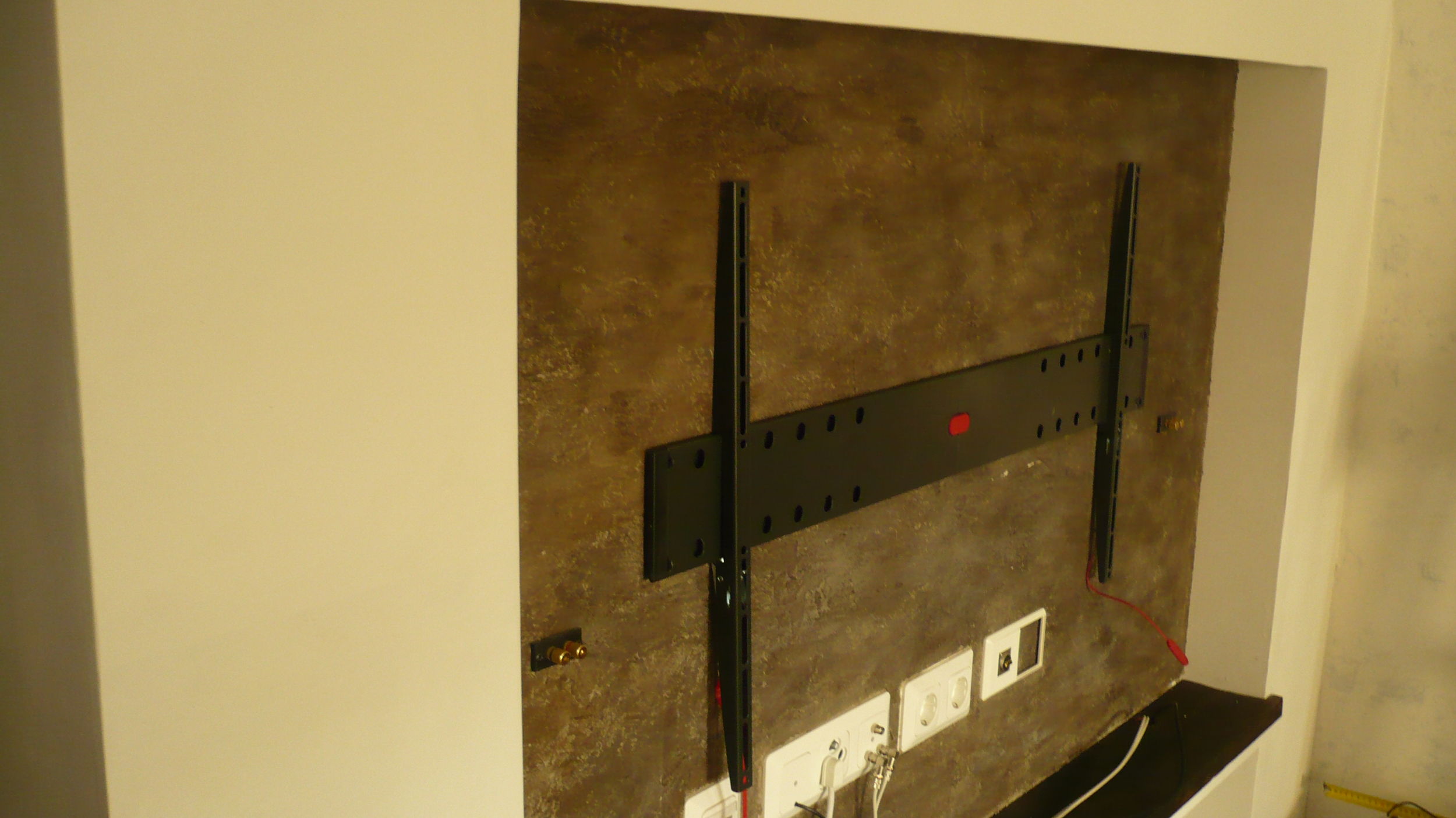 seinä tellingin asennusta