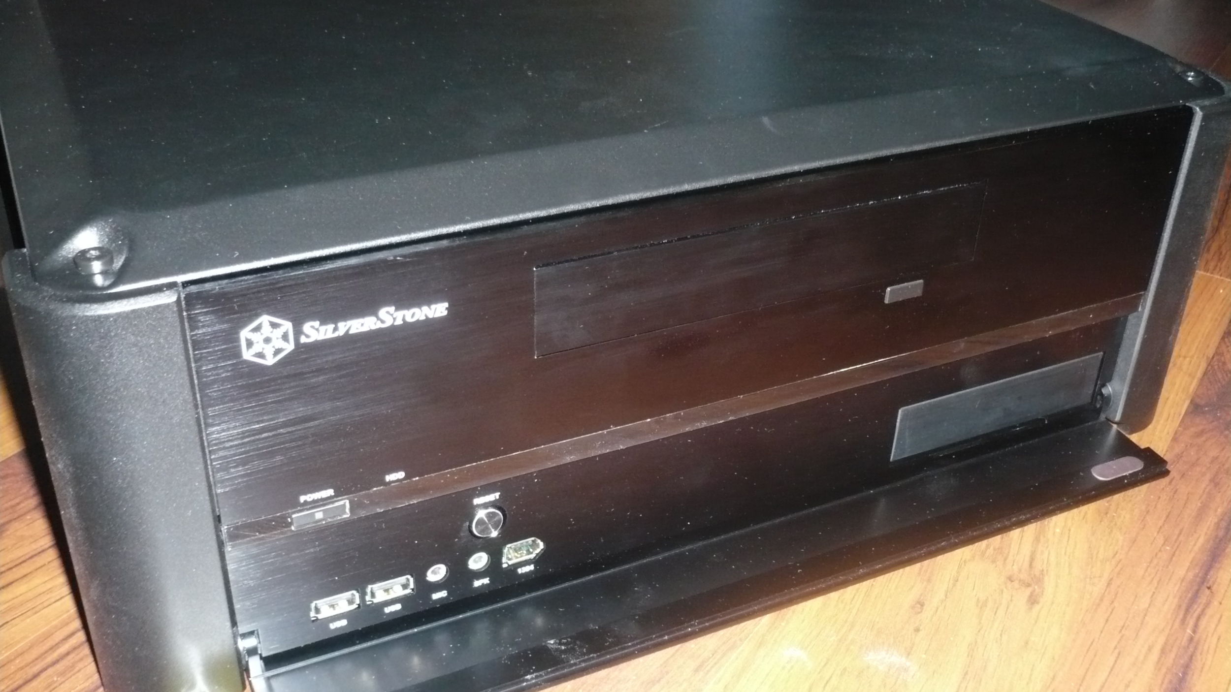 Silverstone Grandia GD02B