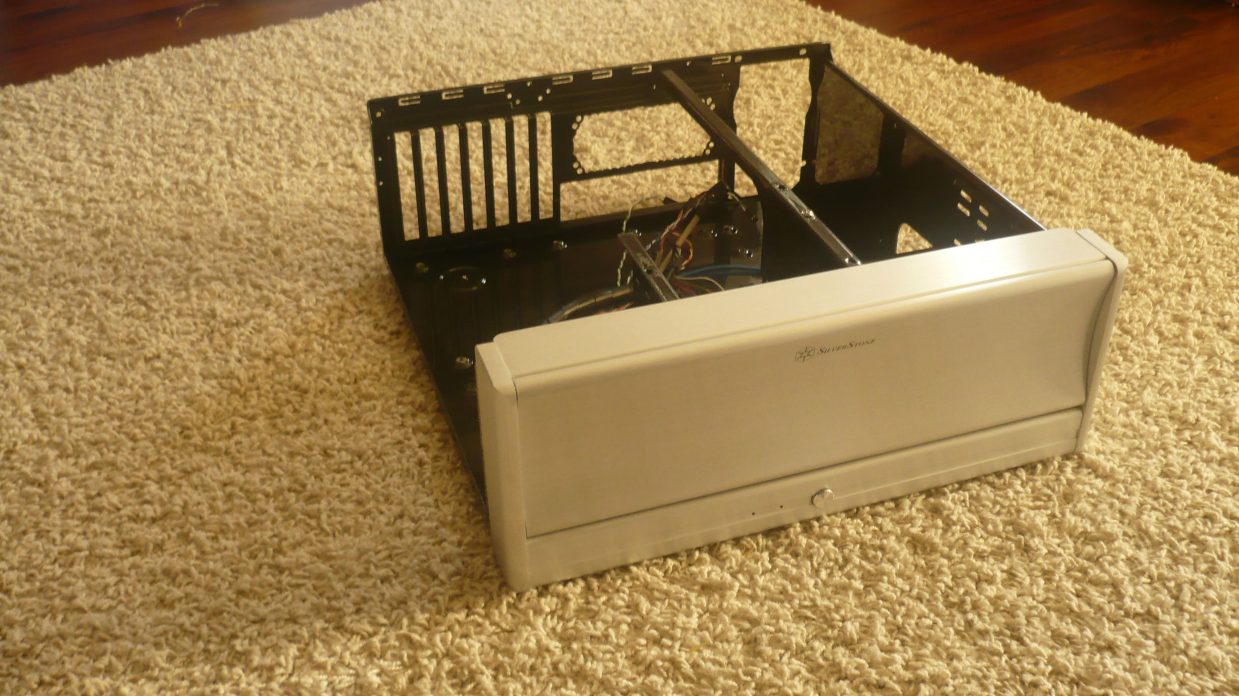 Silverstone Grandia kotelo