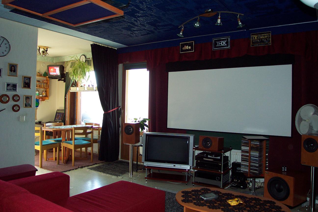 Sivuverho päivisin.