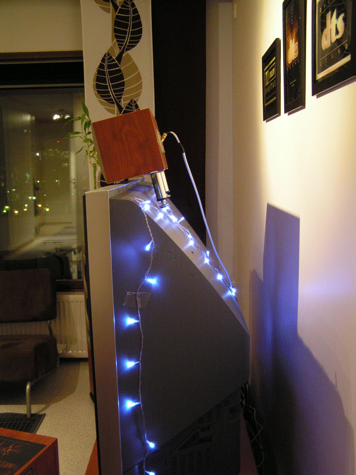 Sonyn taustaproju + valot