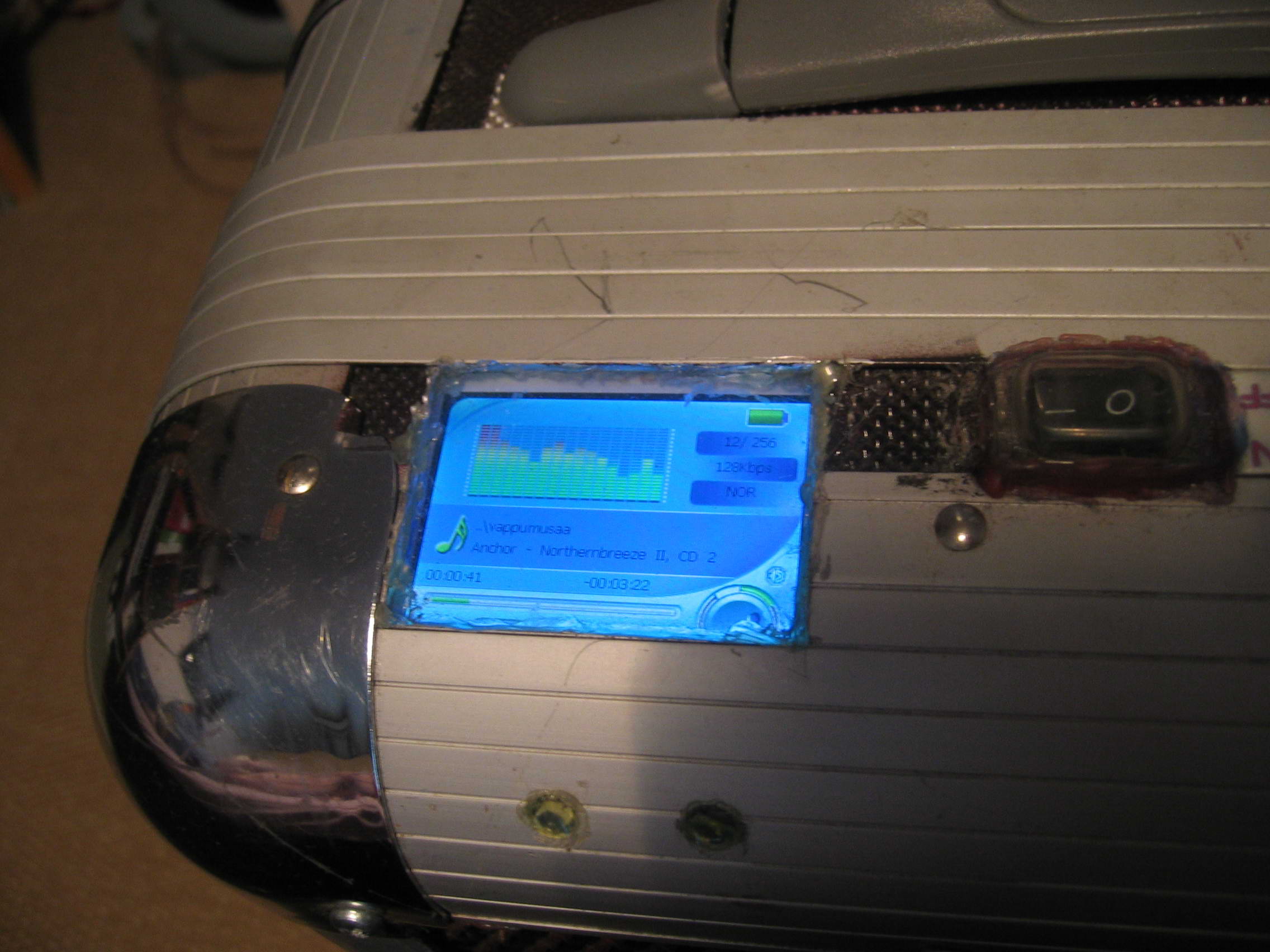 Tarkempi kuva soittimesta