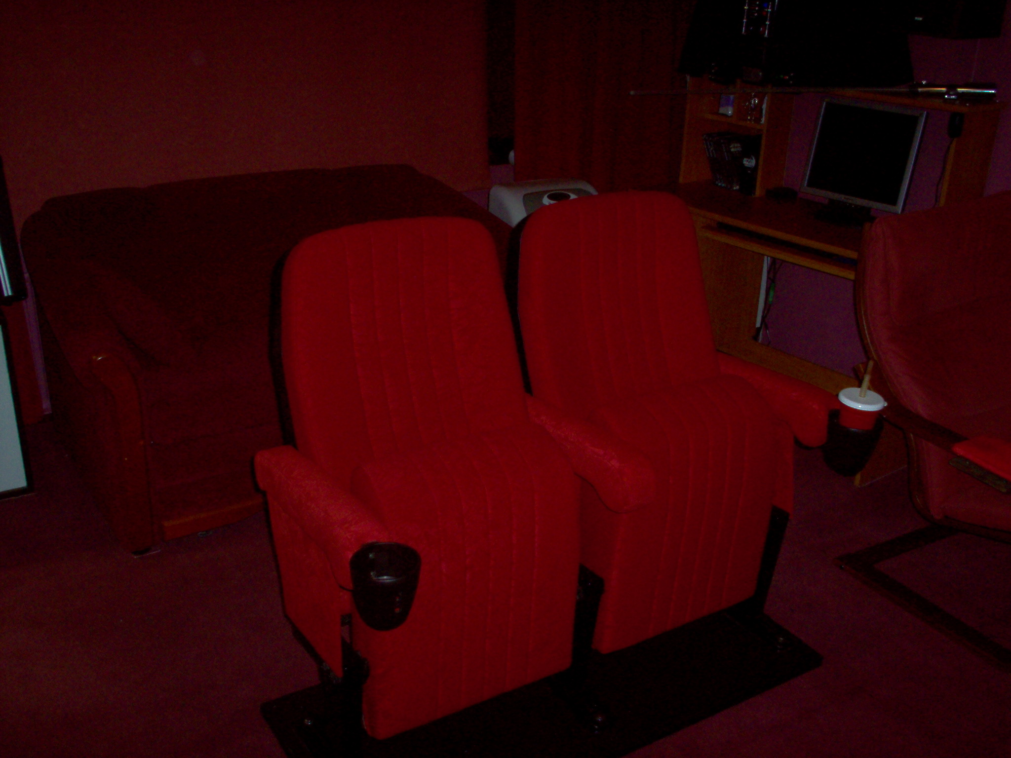 Uudet teatterituolini