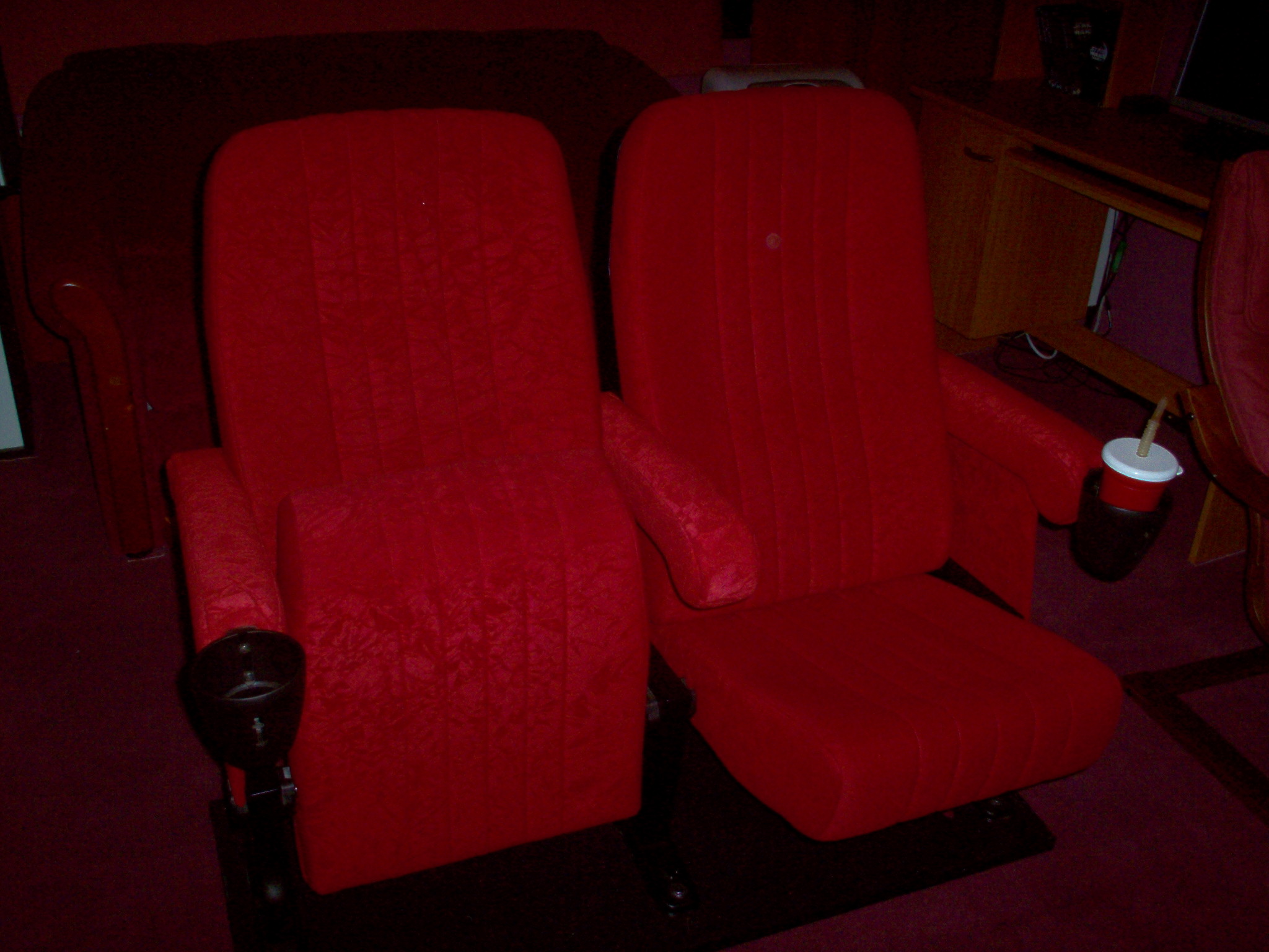 Uudet teatterituolini