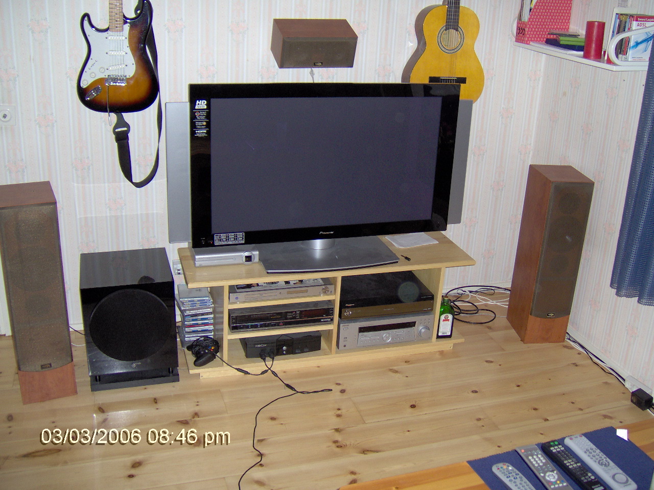 Vaatimaton kotiteatterini