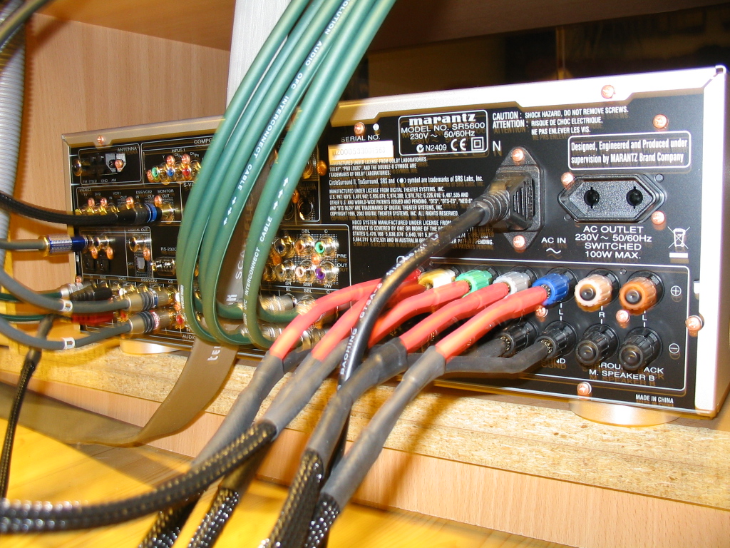 Vahvistimen kaapelit