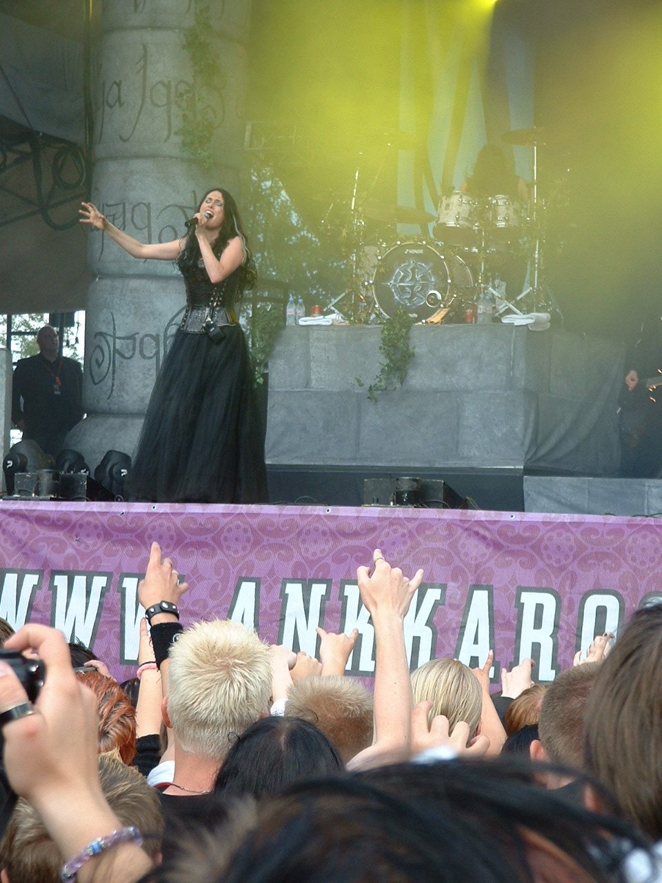 Within Temptation jatkuu;)